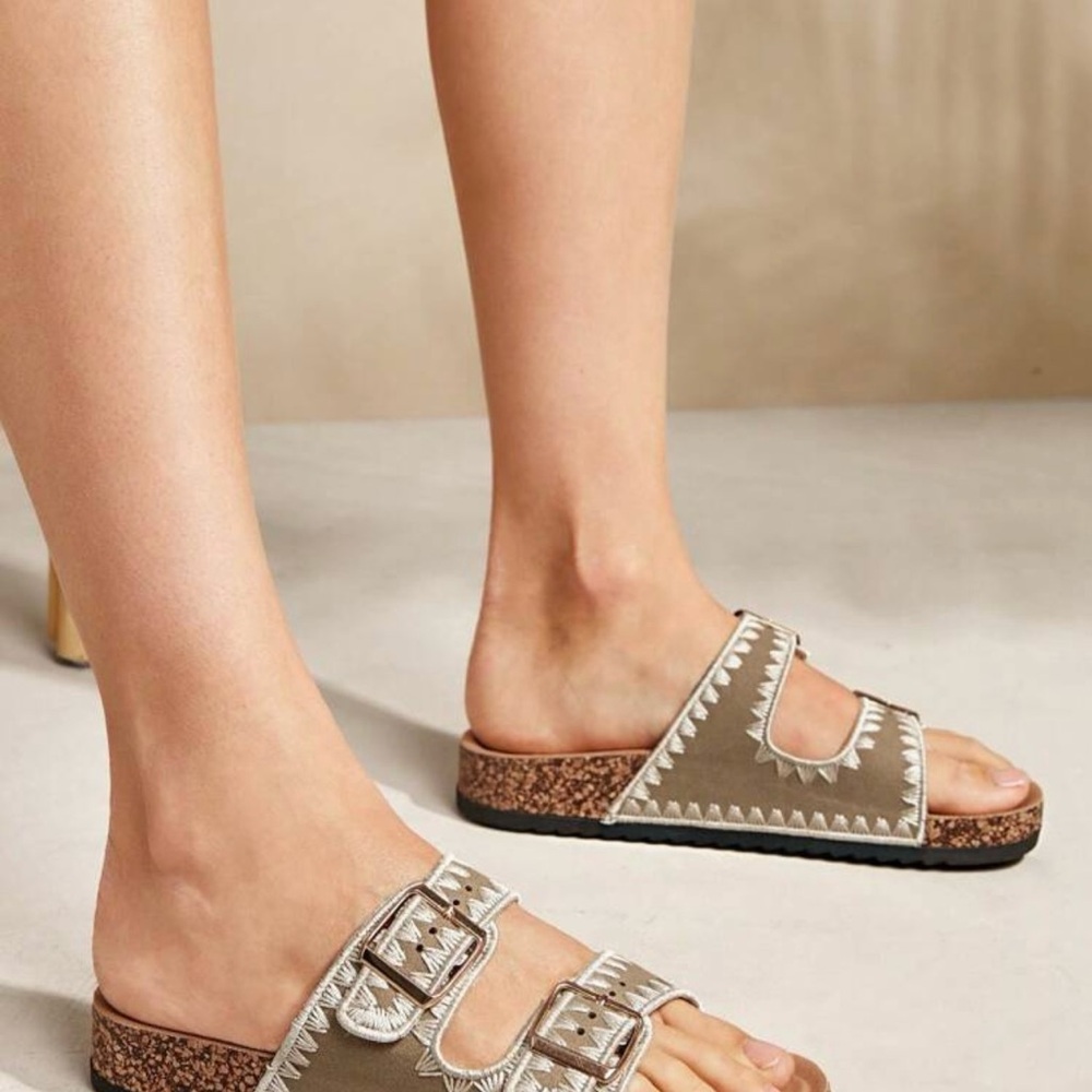 Stylish Tan Slide Sandals
